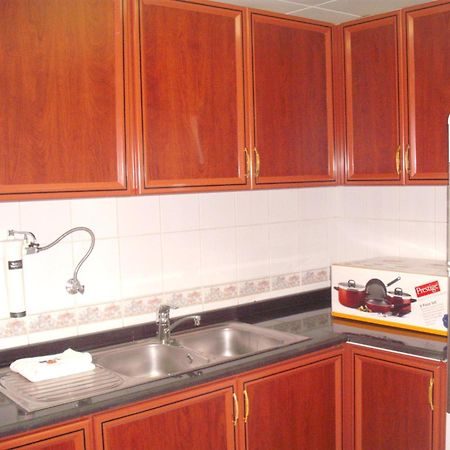 Abu Dhabi Plaza Hotel Apartments Екстериор снимка