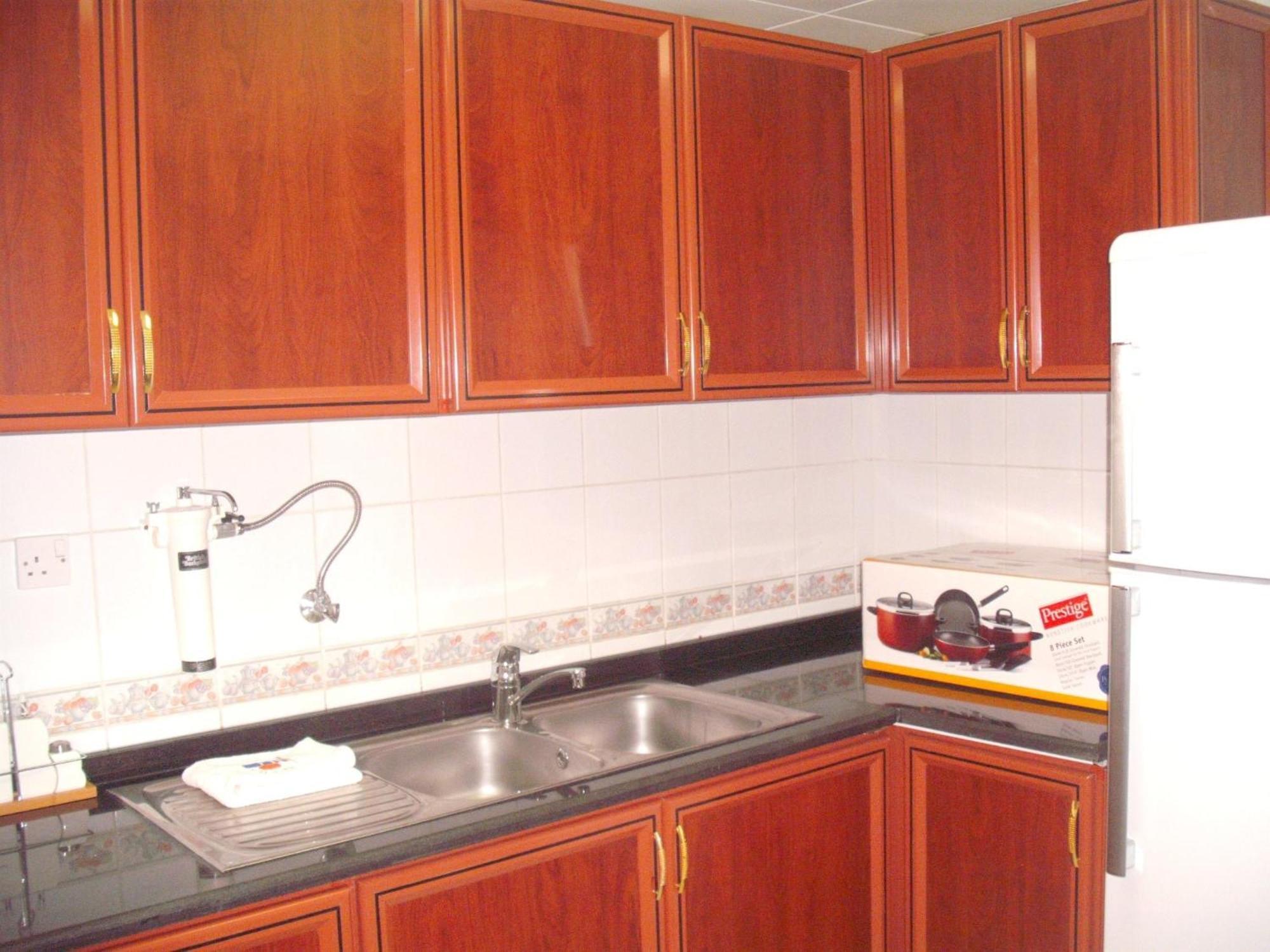 Abu Dhabi Plaza Hotel Apartments Екстериор снимка