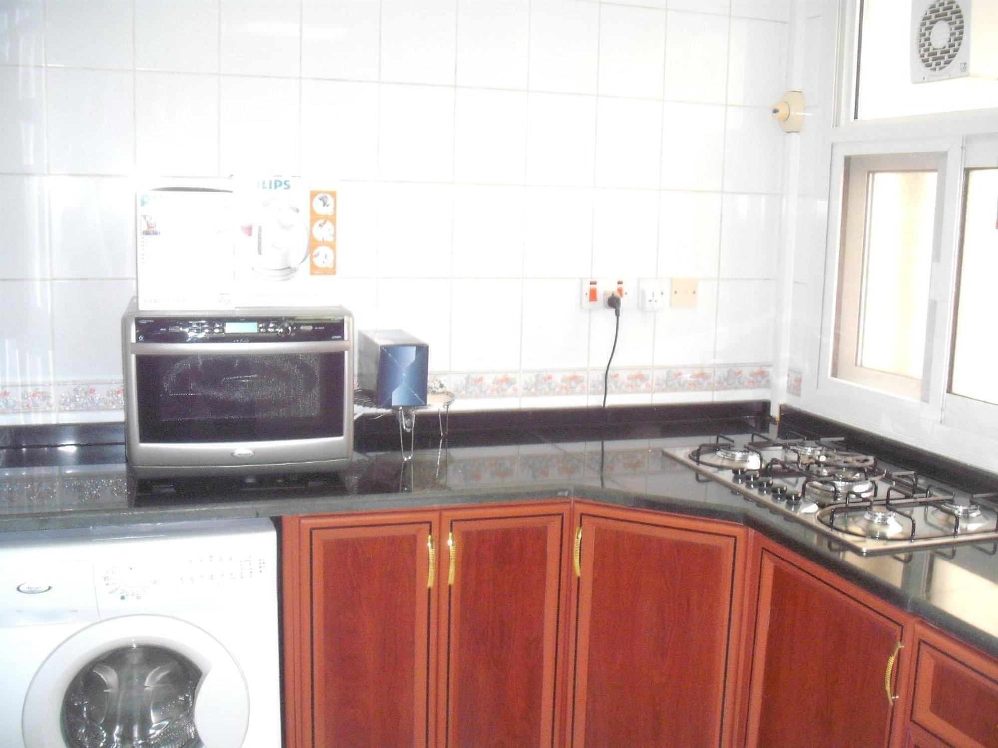 Abu Dhabi Plaza Hotel Apartments Екстериор снимка