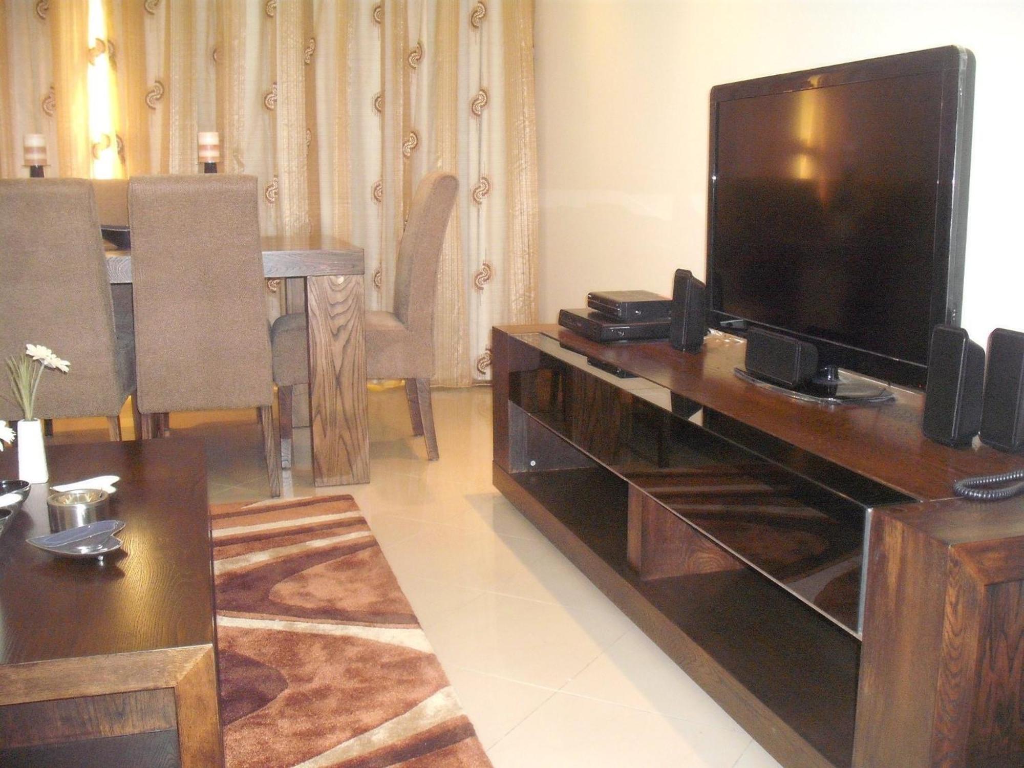 Abu Dhabi Plaza Hotel Apartments Екстериор снимка
