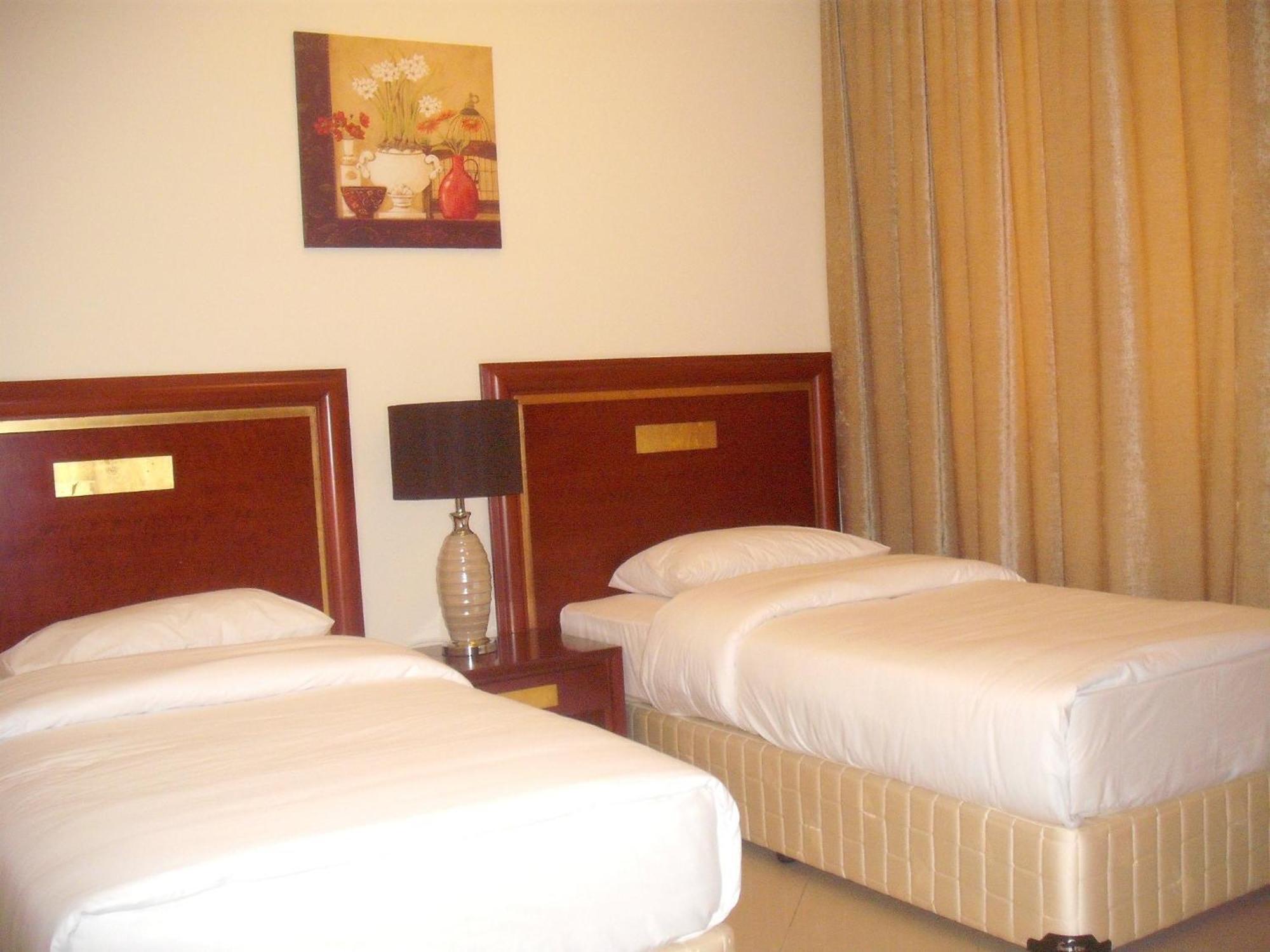 Abu Dhabi Plaza Hotel Apartments Екстериор снимка