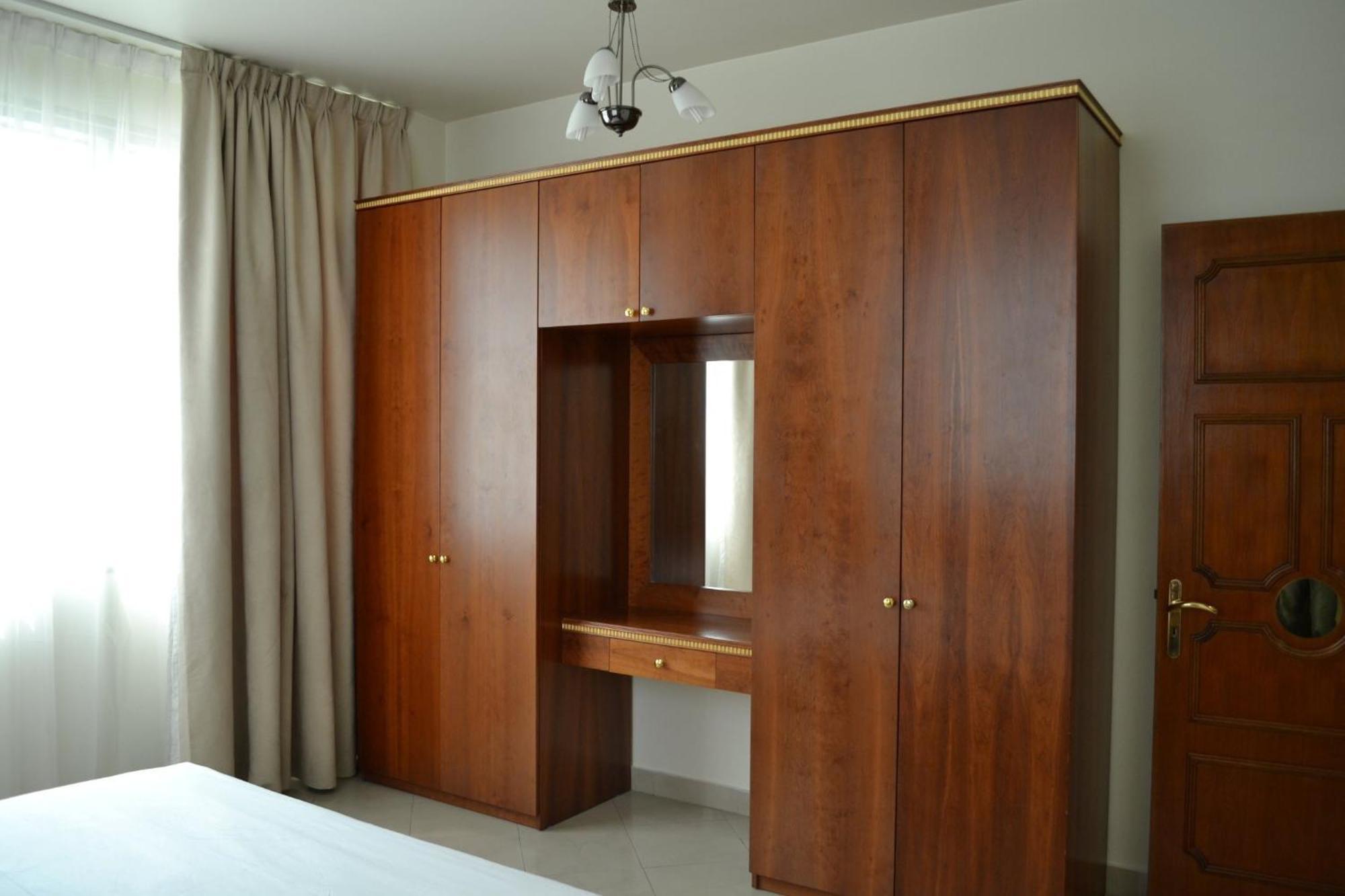 Abu Dhabi Plaza Hotel Apartments Екстериор снимка