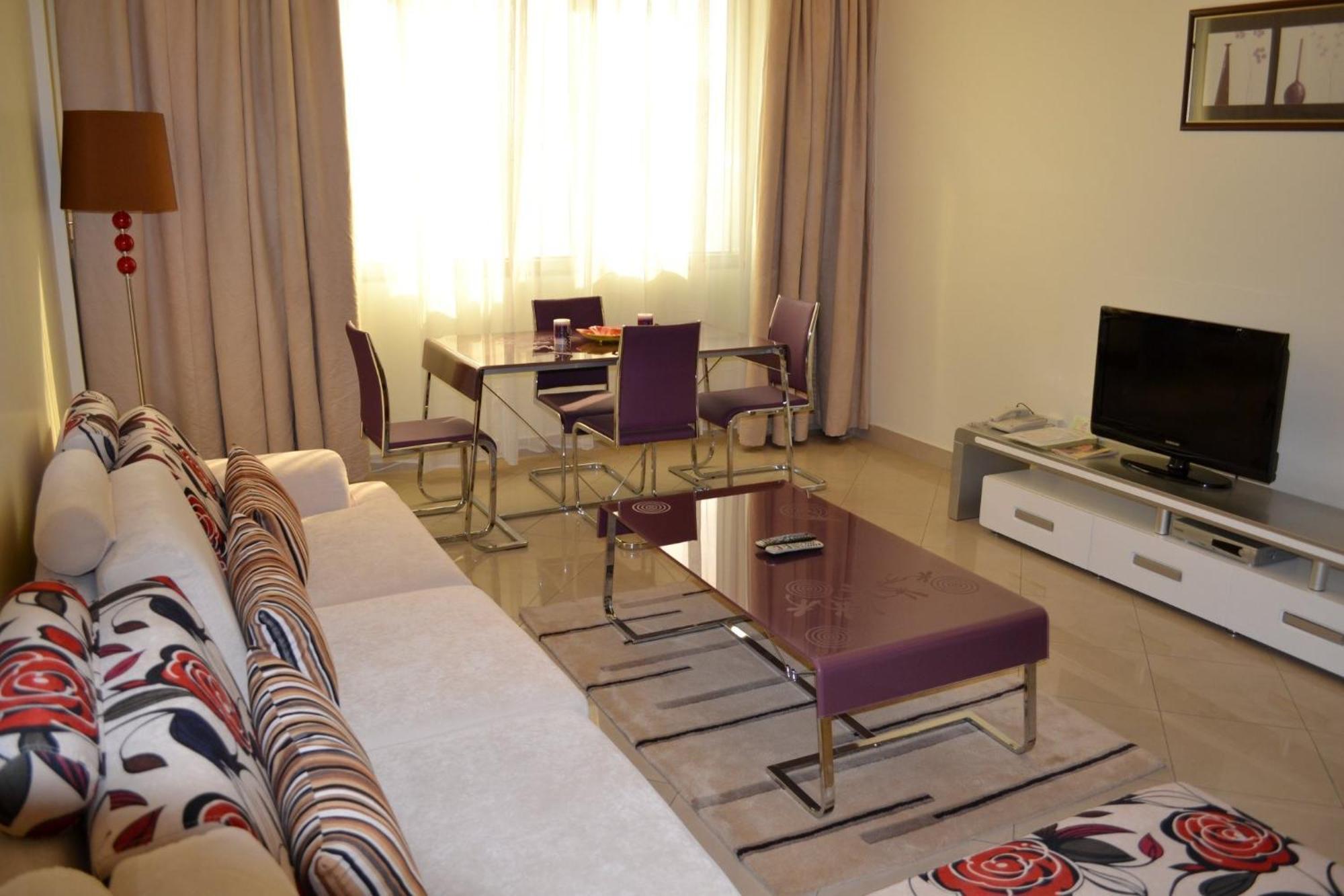 Abu Dhabi Plaza Hotel Apartments Екстериор снимка