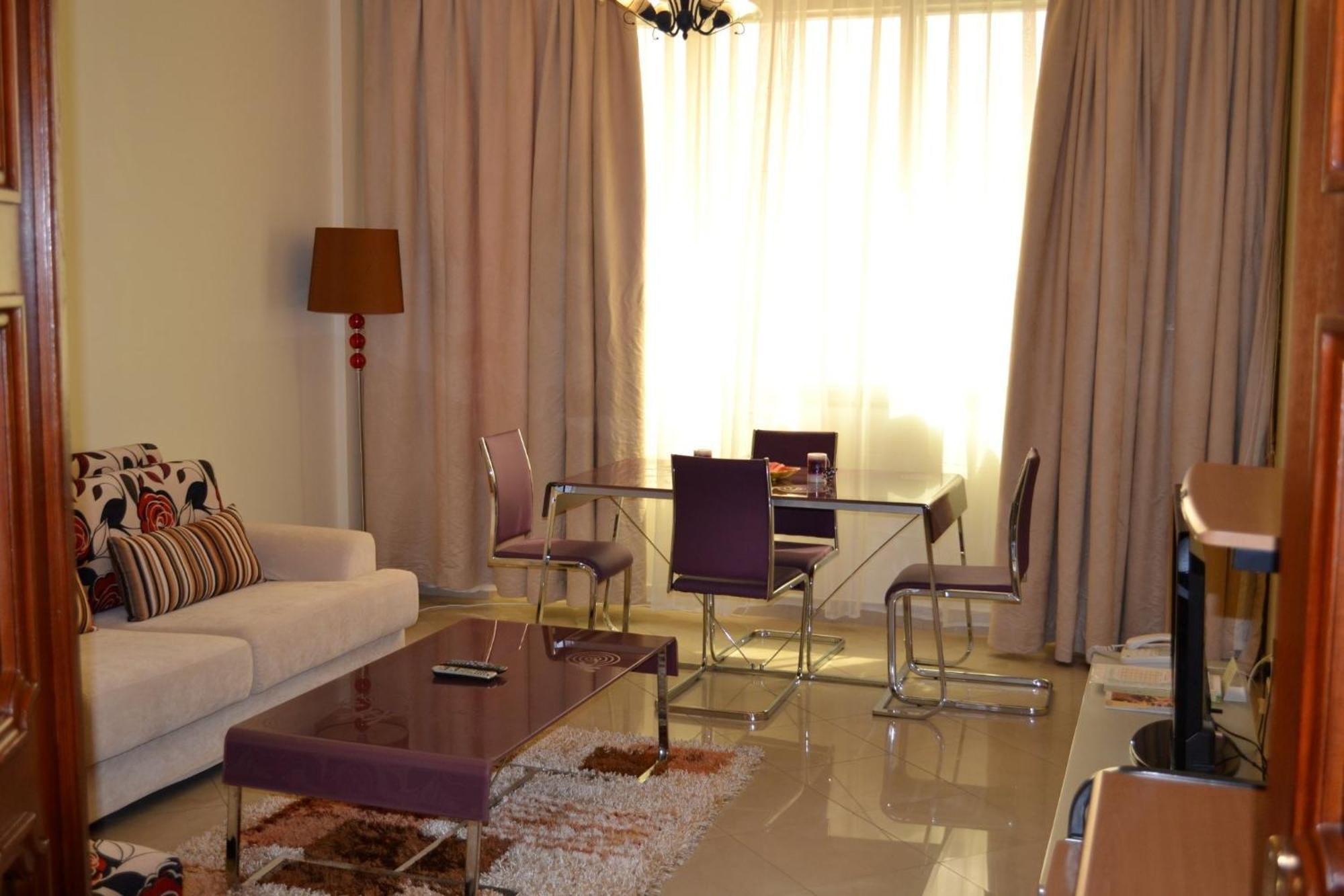 Abu Dhabi Plaza Hotel Apartments Екстериор снимка