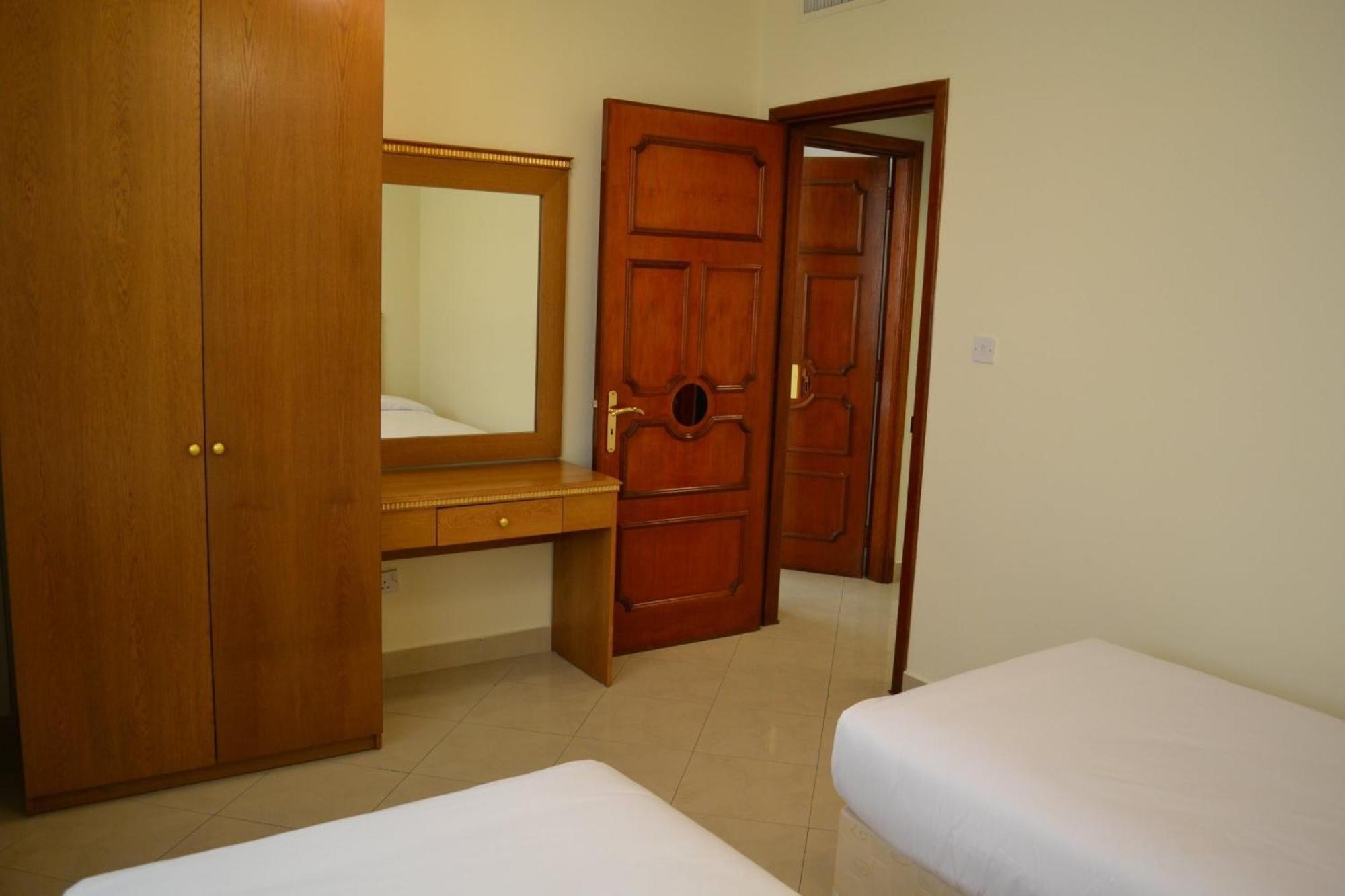 Abu Dhabi Plaza Hotel Apartments Екстериор снимка