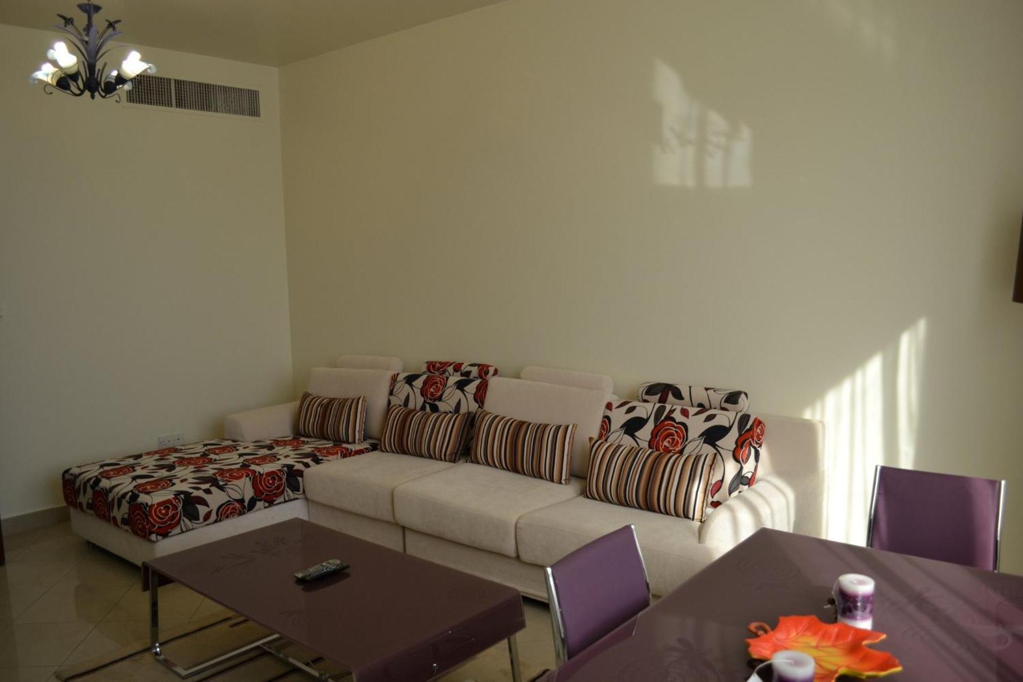 Abu Dhabi Plaza Hotel Apartments Екстериор снимка