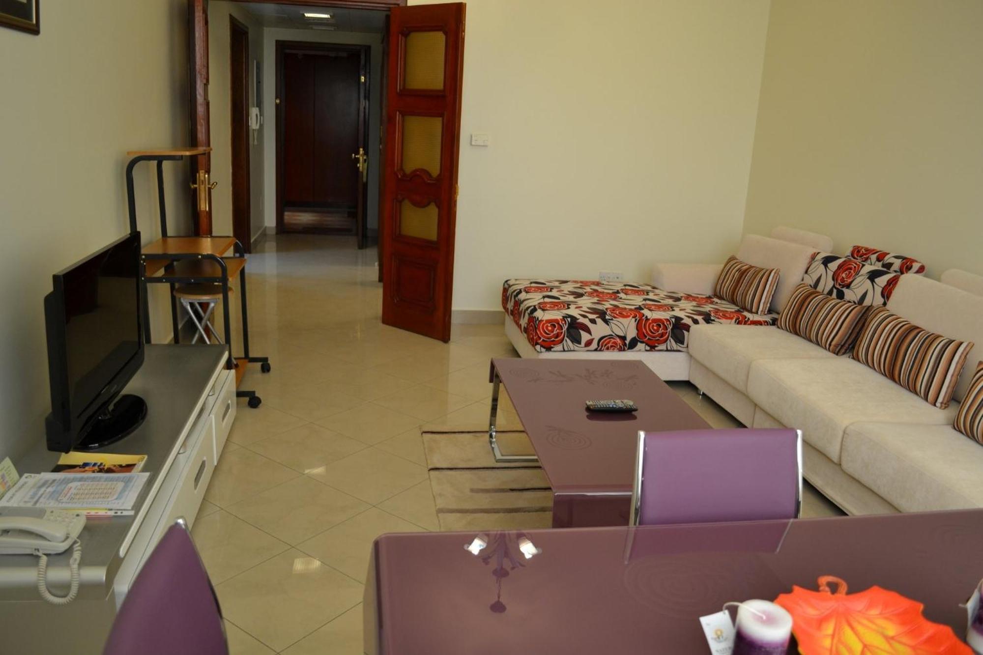 Abu Dhabi Plaza Hotel Apartments Екстериор снимка