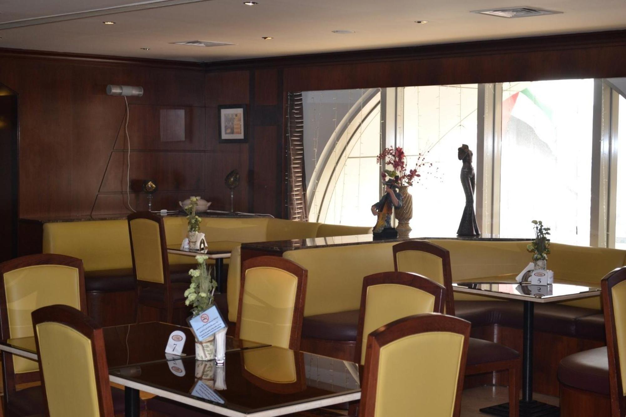 Abu Dhabi Plaza Hotel Apartments Екстериор снимка