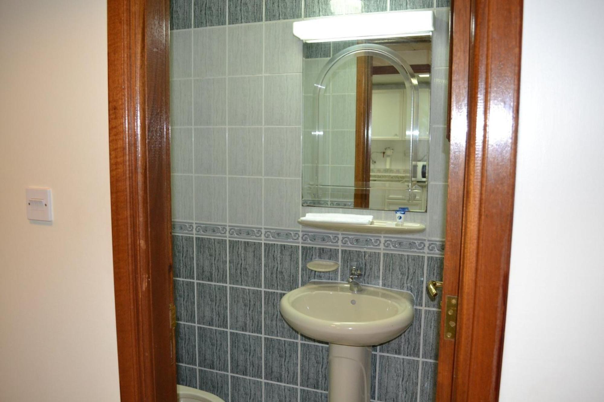 Abu Dhabi Plaza Hotel Apartments Екстериор снимка