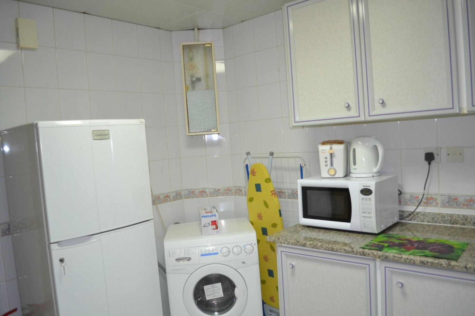 Abu Dhabi Plaza Hotel Apartments Екстериор снимка