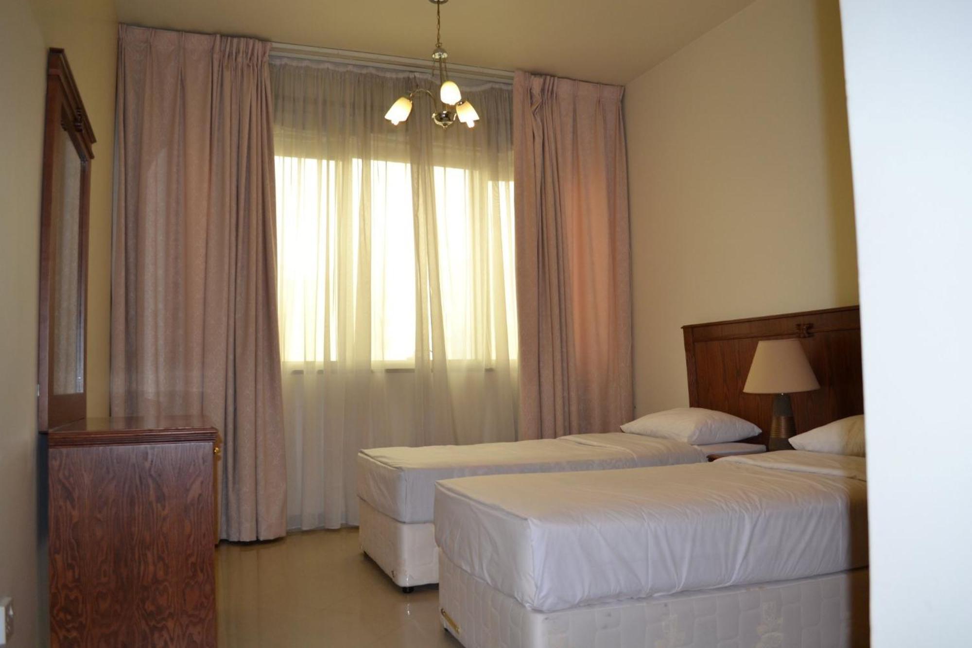 Abu Dhabi Plaza Hotel Apartments Екстериор снимка