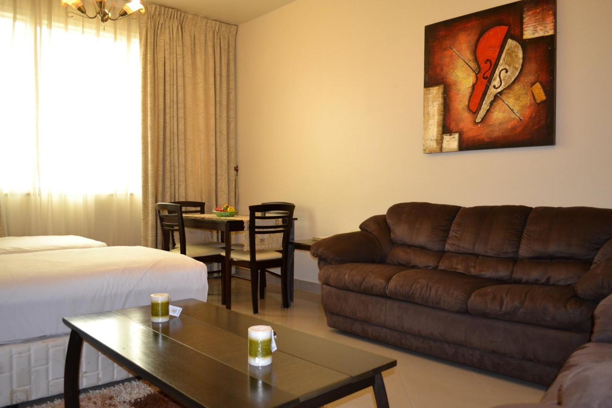 Abu Dhabi Plaza Hotel Apartments Екстериор снимка