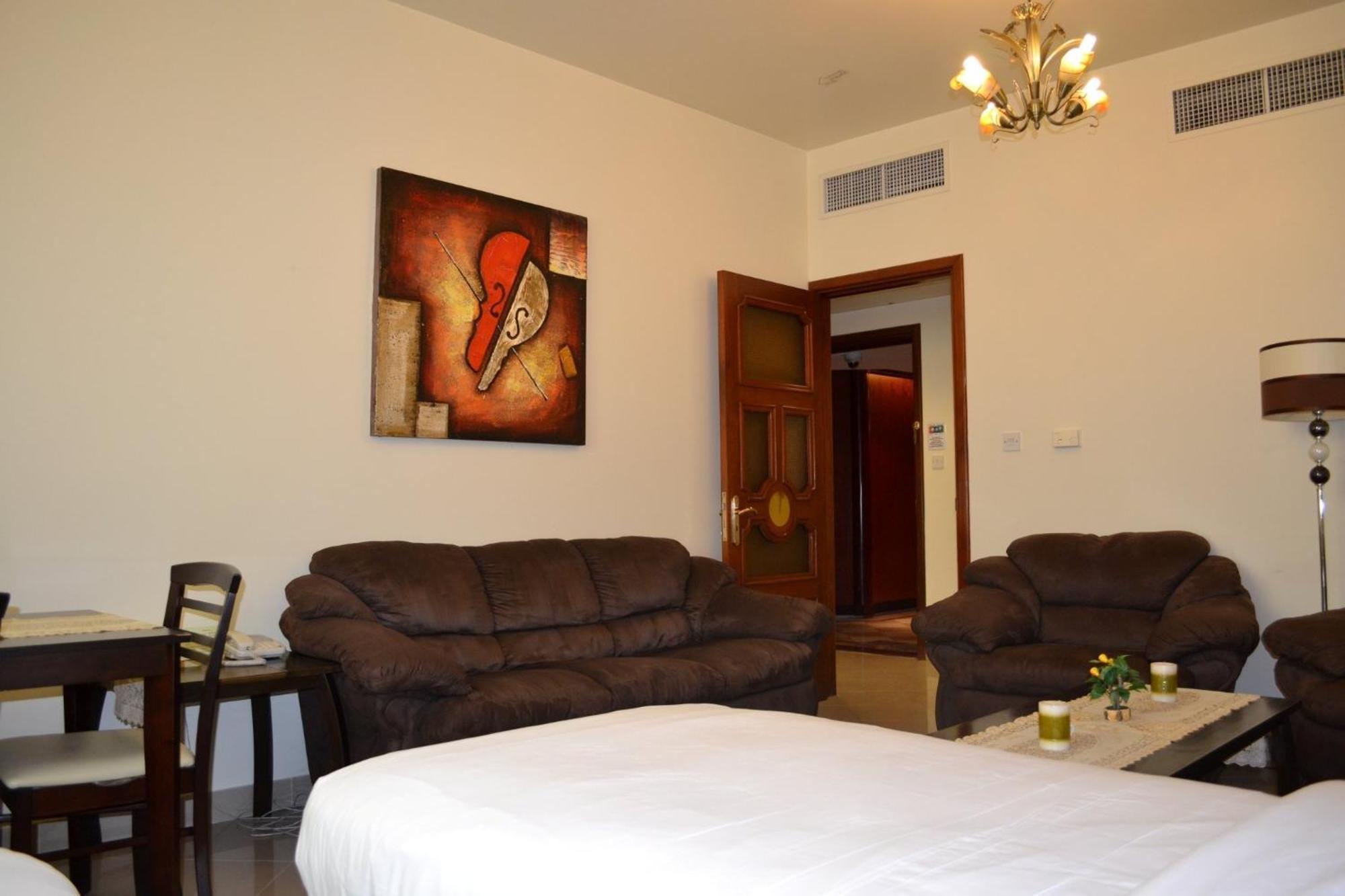 Abu Dhabi Plaza Hotel Apartments Екстериор снимка