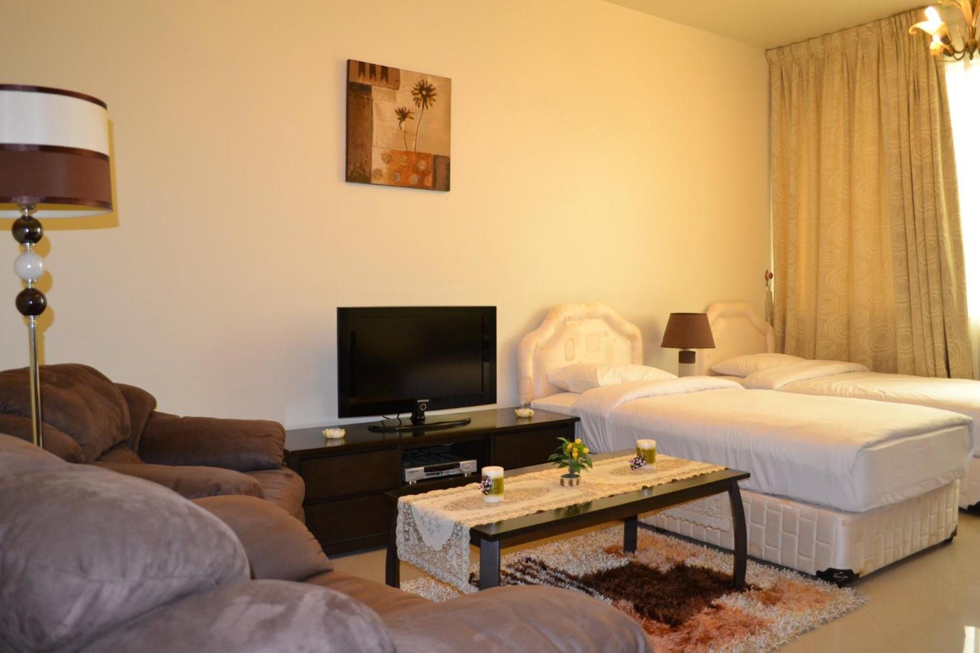 Abu Dhabi Plaza Hotel Apartments Екстериор снимка