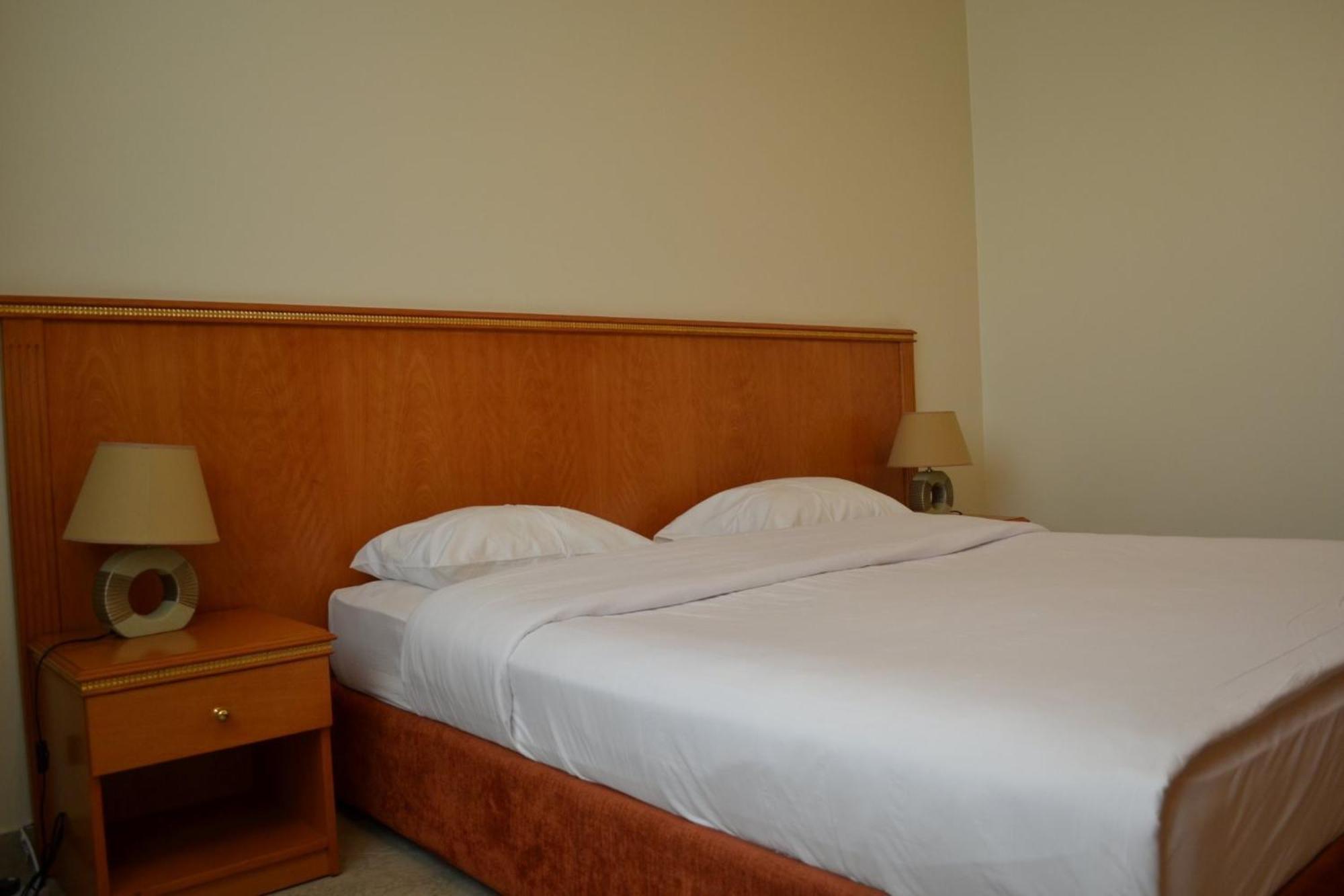 Abu Dhabi Plaza Hotel Apartments Екстериор снимка