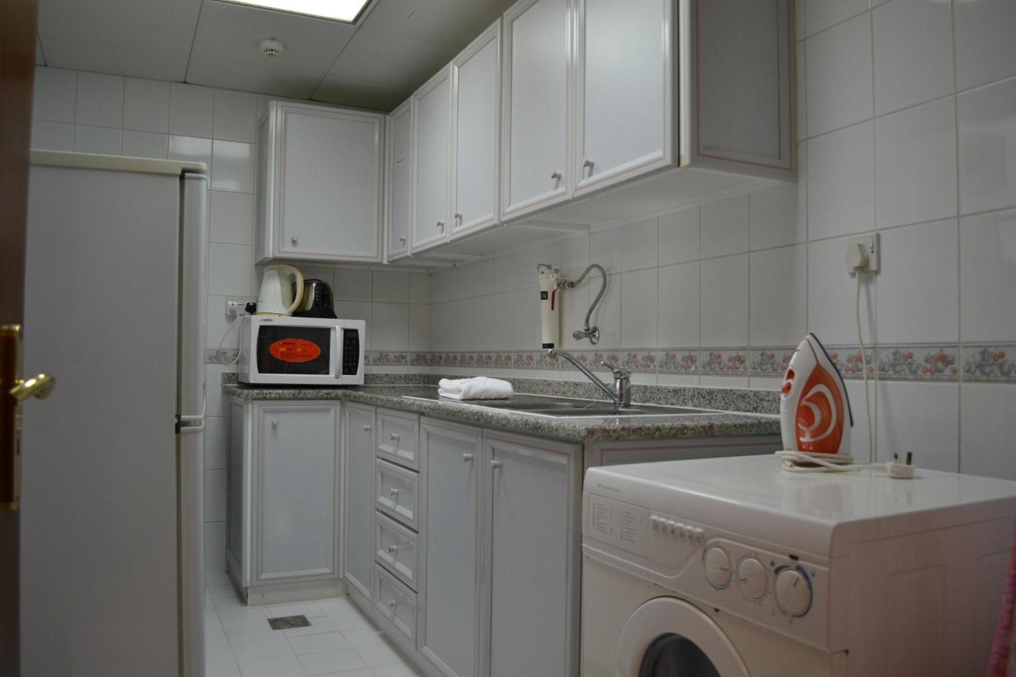 Abu Dhabi Plaza Hotel Apartments Екстериор снимка