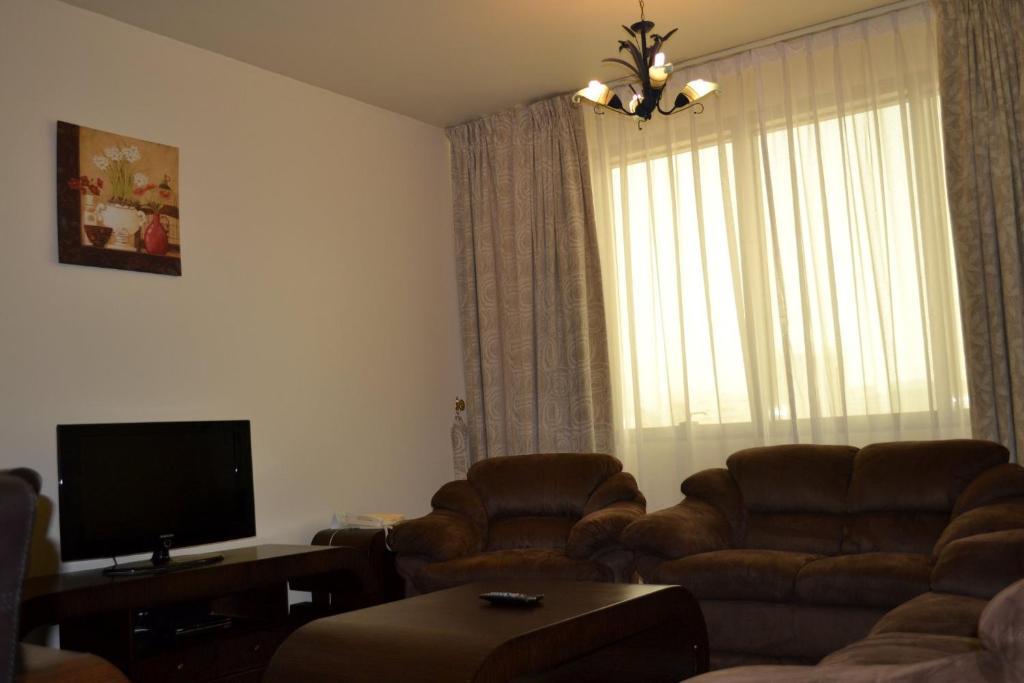 Abu Dhabi Plaza Hotel Apartments Стая снимка