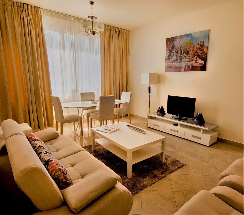 Abu Dhabi Plaza Hotel Apartments Екстериор снимка